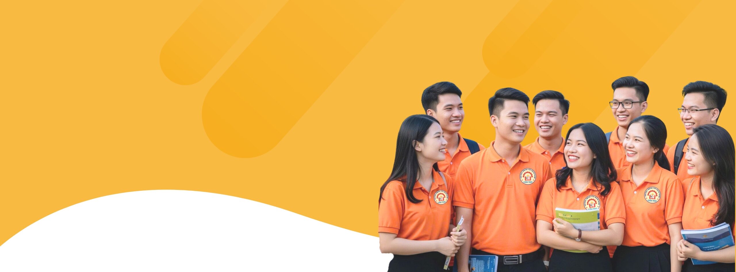 Lớp Hướng dẫn du lịch Khoá 2 (2024-2026) trải nghiệm học tập thực tế tại TP. Cần Thơ